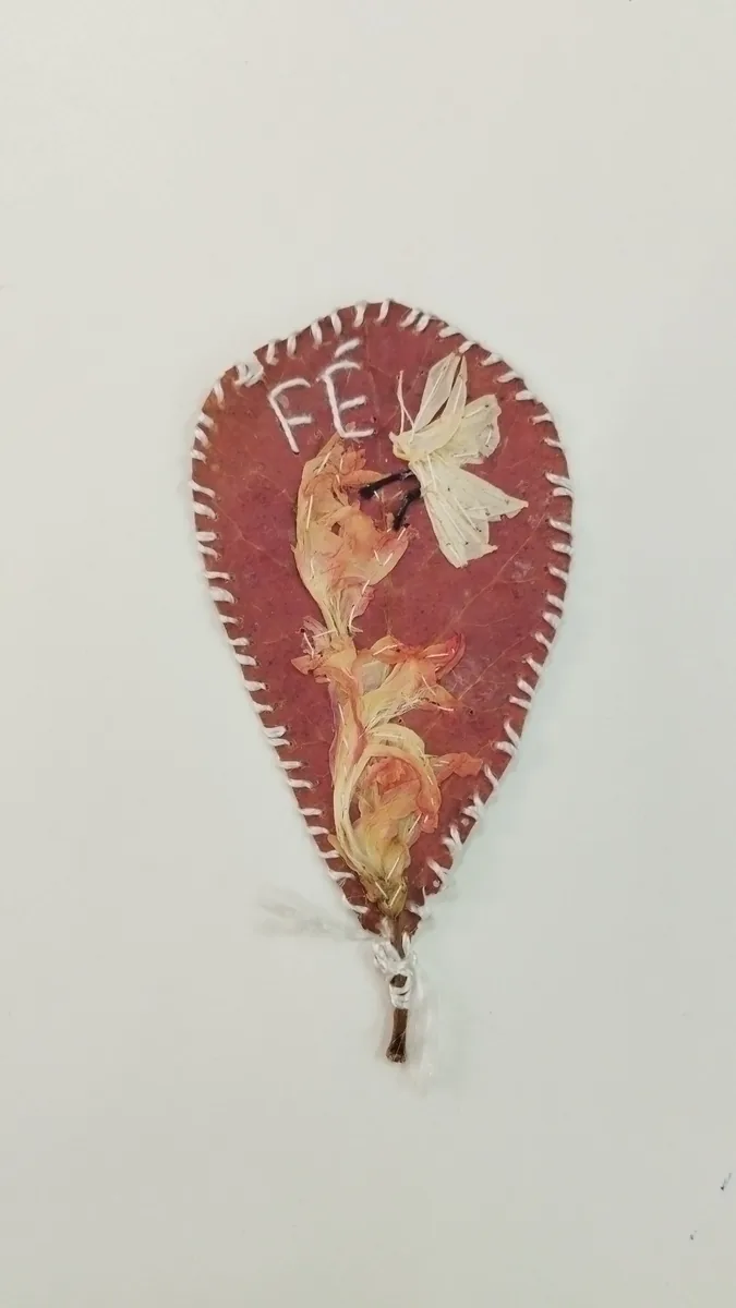 Peça têxtil criada em um encontro de arteterapia